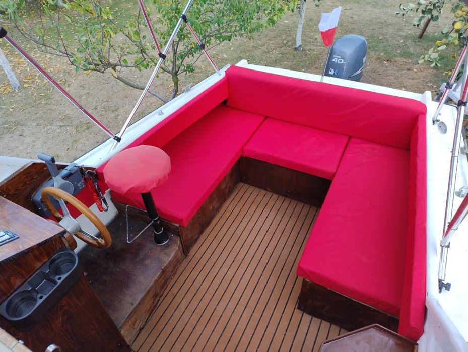 Łódź kabinowa motorowa