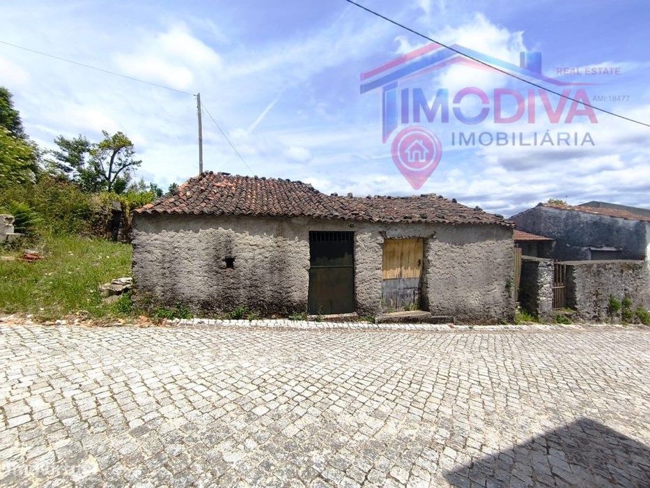 Terreno de cultura com casas de arrumação em Castanheira de Pera