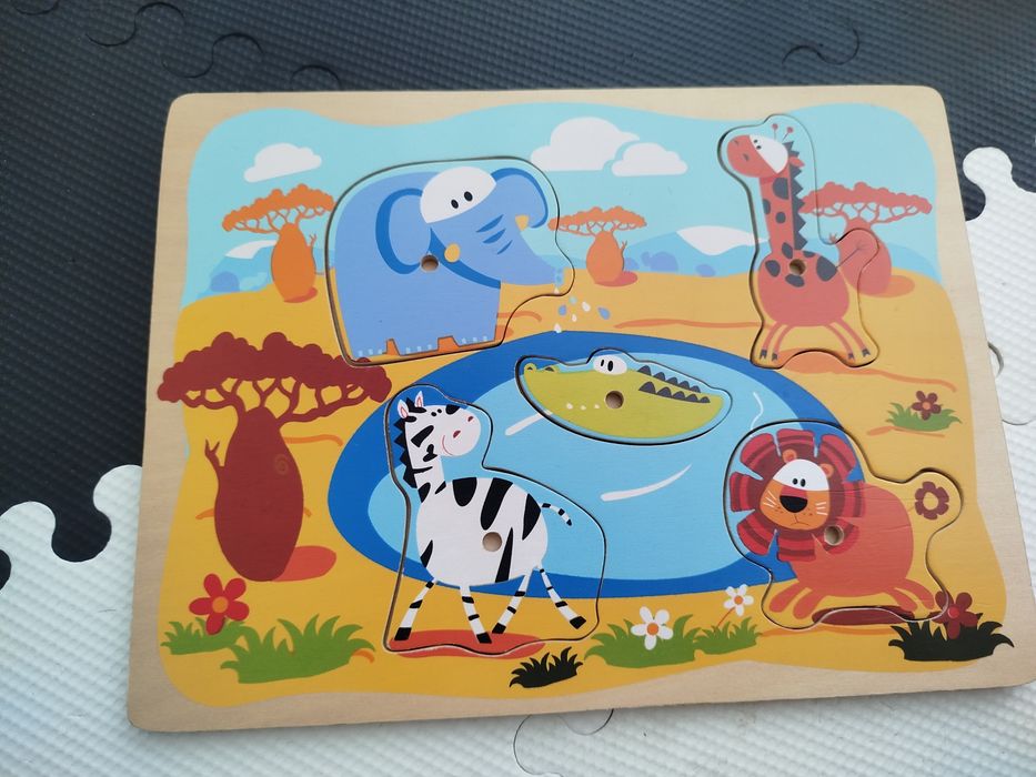 Drewniana zabawka zwierzątka zoo