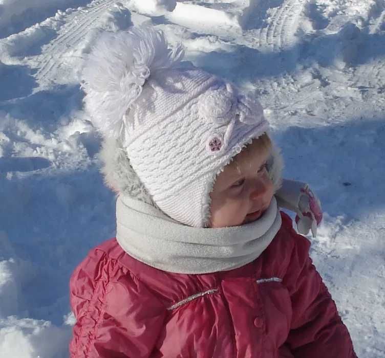 Шапка теплая на 1-2 года.