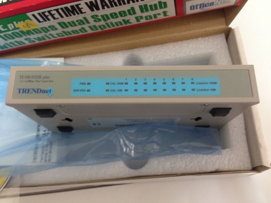 Ethernet HUB Switch dual speed TrendNet 8 portas + 1 porta para router64751276115457122