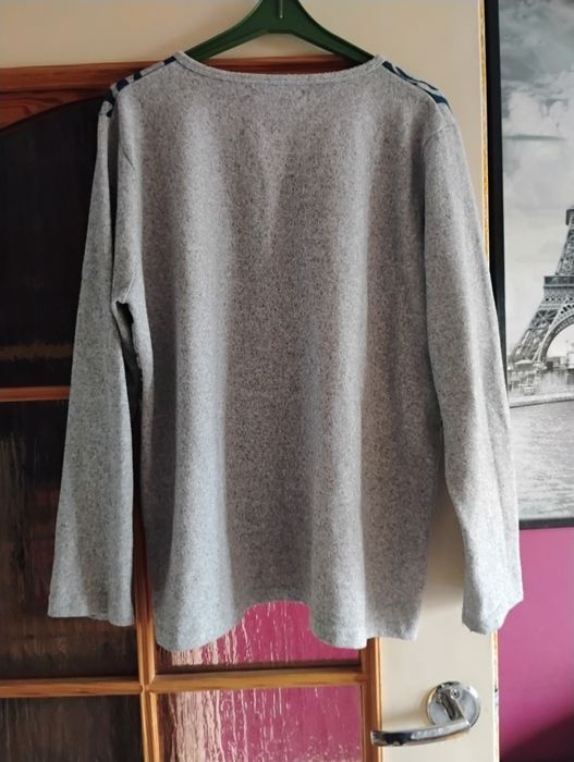 Sweter damski z różami NOWY