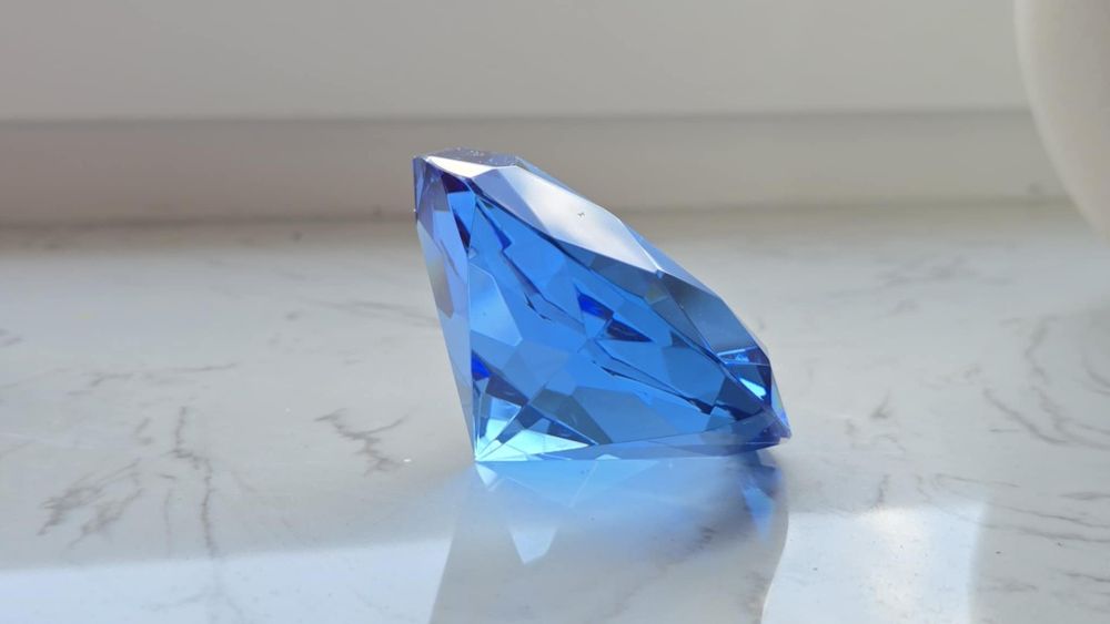 Sztuczny diament dekoracyjny niebieski