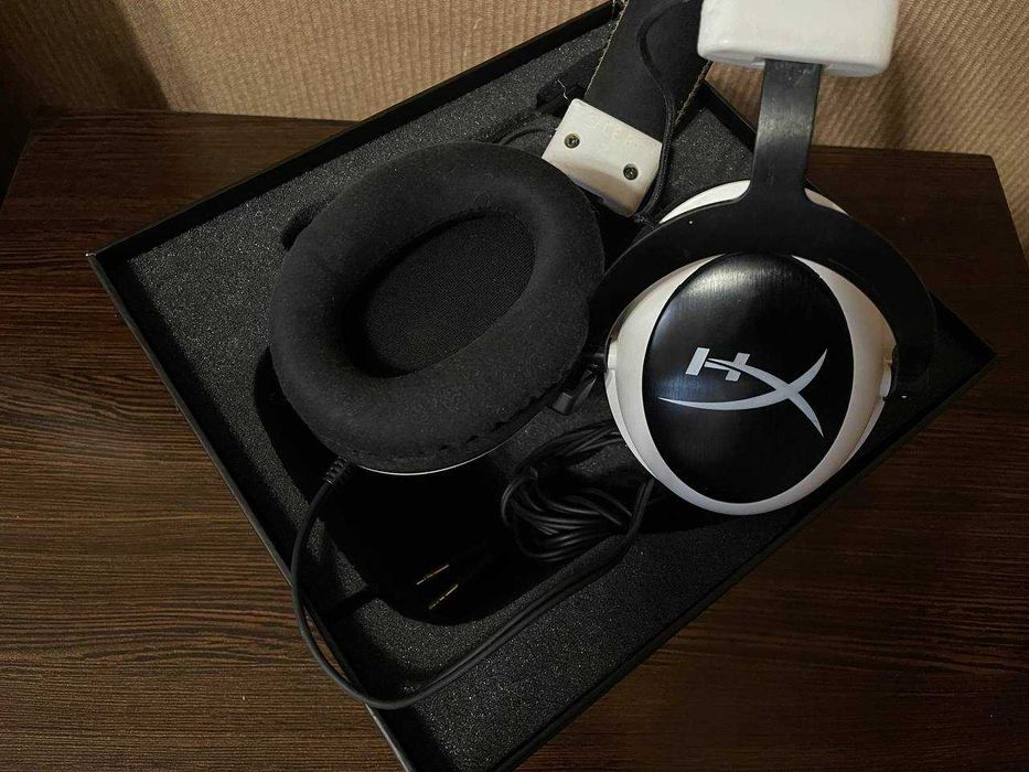Топовые игровые наушники с микрофоном HyperX Cloud White Edition