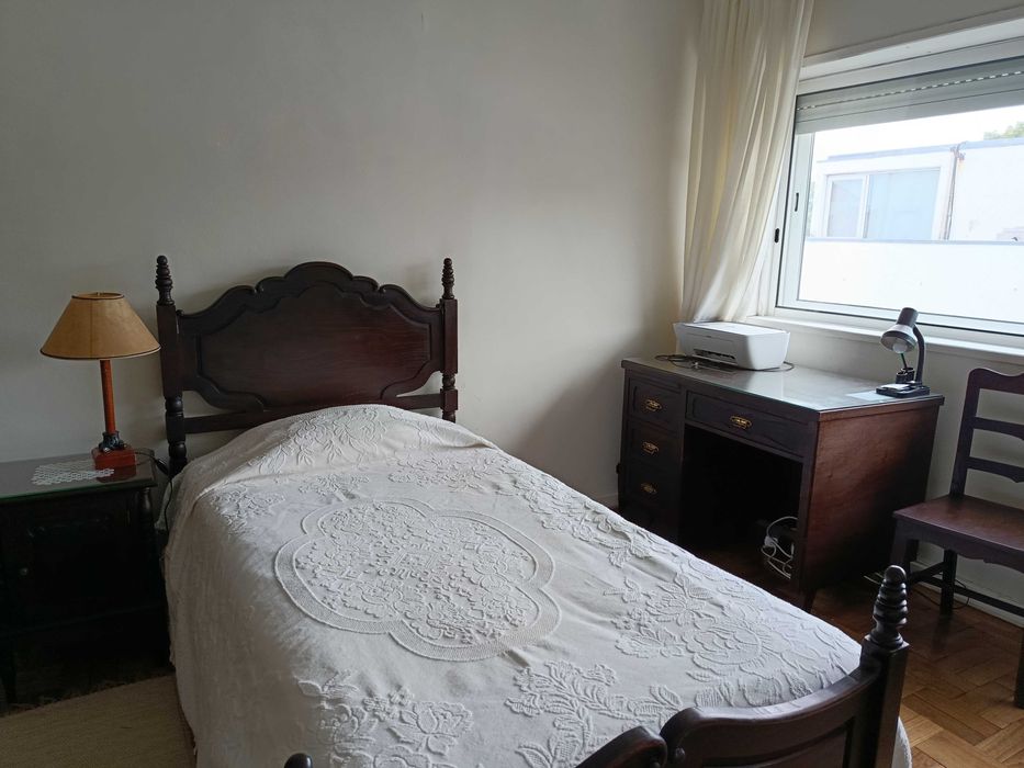 Alugo quarto individual a estudante