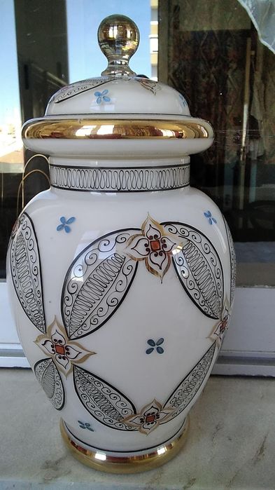 Três jarras antigas