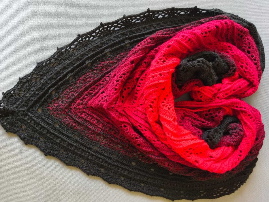 Chusta robiona ręcznie na szydełku rękodzieło Handmade 220x92cm