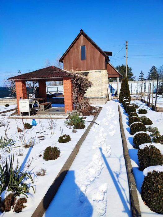 Дачний будинок на 6 сотках з садовими насадженнями. Раківка