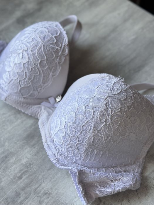 Бюстгальтер білий мереживний 75B стан ідеальний