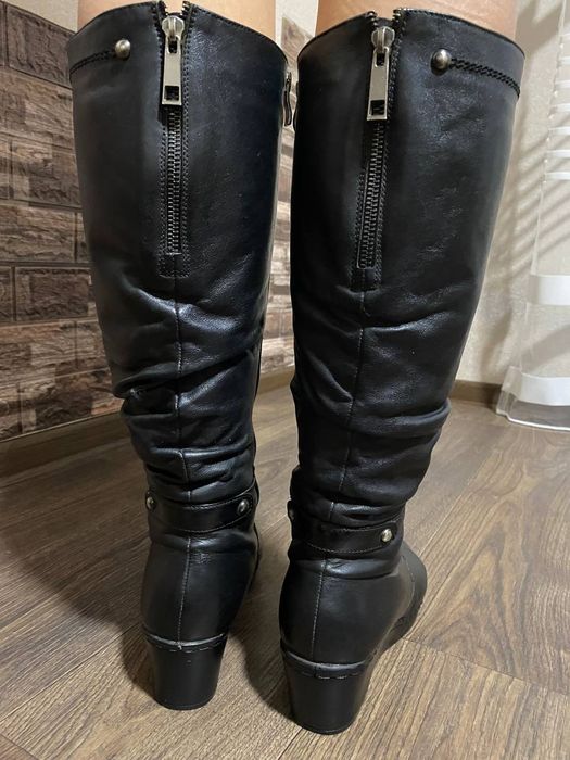 Жіночі шкіряні чоботи