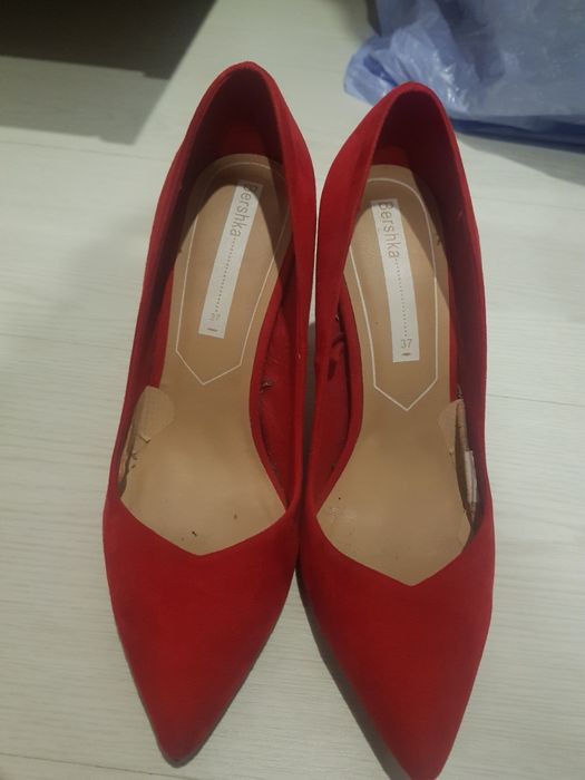 Sapato vermelho bershka