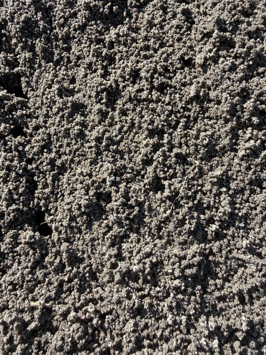 ZIEMIA do ogrodu pod trawnik CZARNA HUMUS z pola bez zanieczyszczeń do podniesienia terenu pod kwiaty z transportem