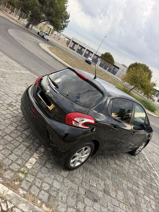 Peugeot 208 HDi 1400 do ano 2015