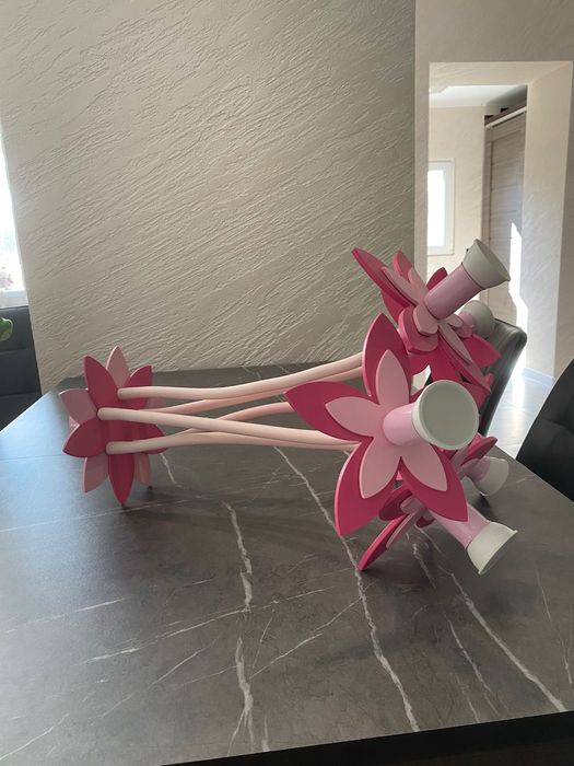 Люстра квітка в дитячу кімнату