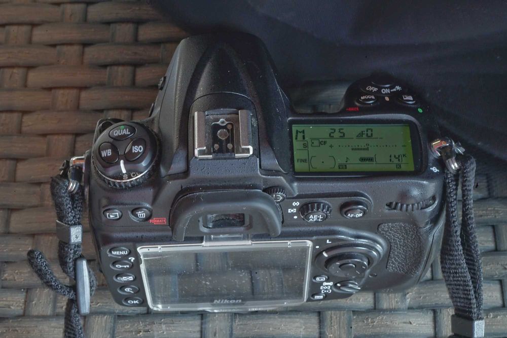 Vendo Nikon D300s com 78154 disparos - NOVO PREÇO: 200 eur