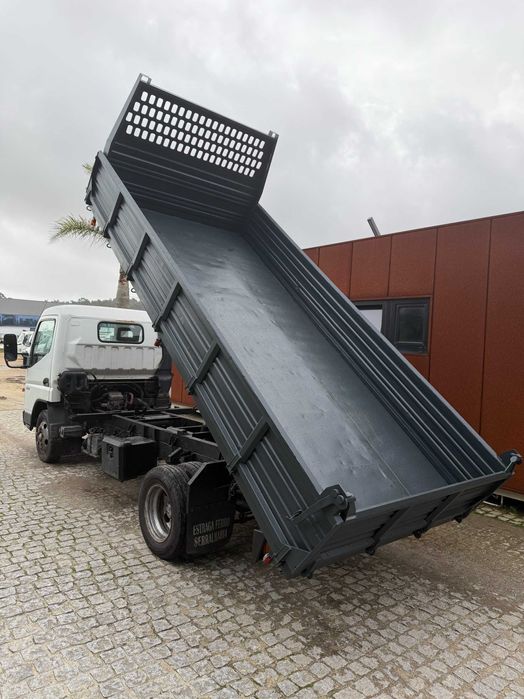 Carrinha mitsubishi canter tribasculante