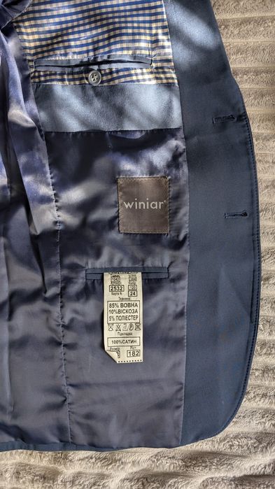 Продам чоловічий класичний костюм 48 розмір Winiar