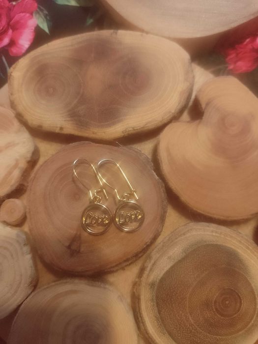 Kolczyki "Love". Antyalergiczne. Kolor złoty.