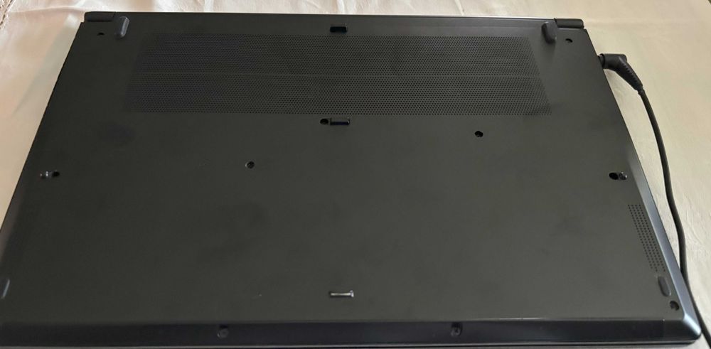 MSI Modern 15 A10M | i7 | 32 GB RAM | 512 GB SSD | Intermittent Keyboard64553239414147124