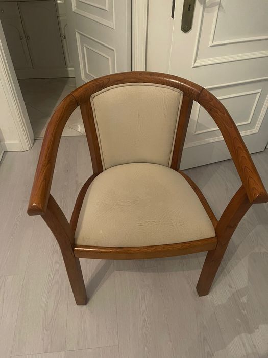 Cadeirao de quarto em madeira como novo