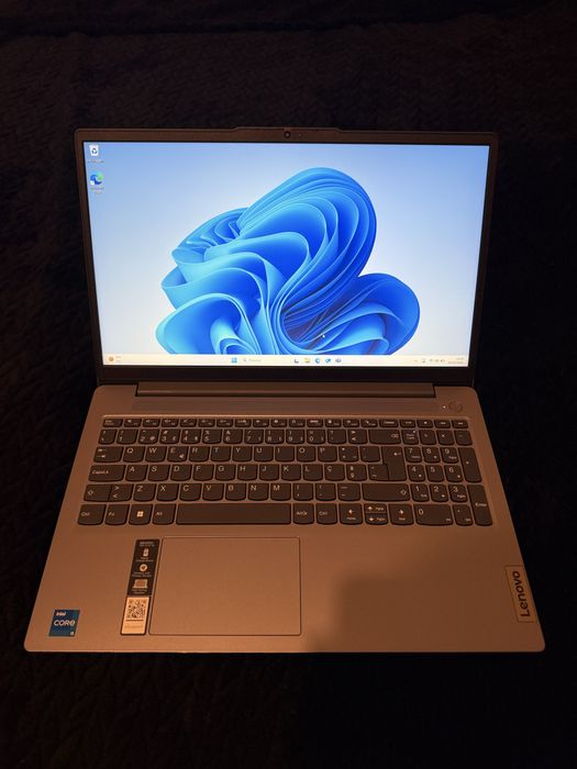 Portátil Lenovo IdeaPad Slim 3