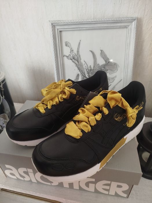 Кросівки жіночі Asics