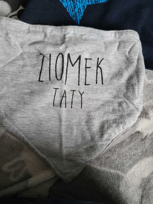 4czapki chłopięce oraz apaszka