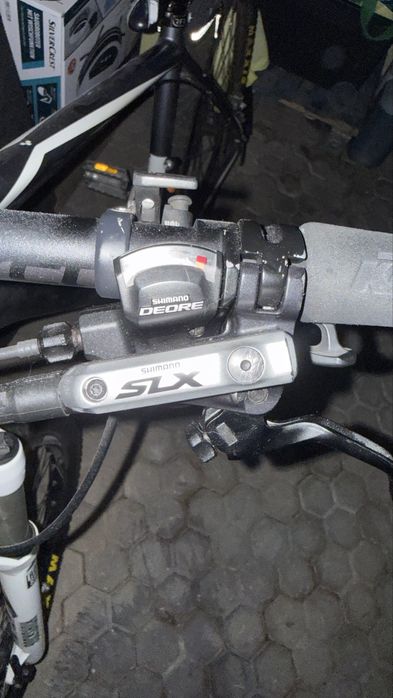 Bicicleta (CUBE hardtail de BTT)