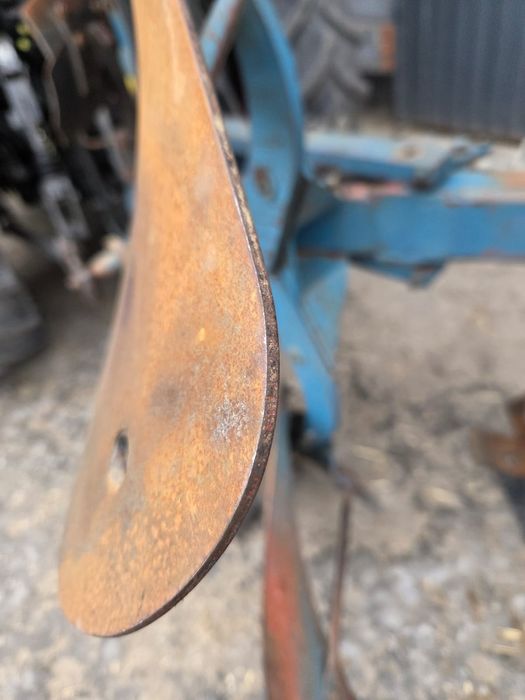 Pług Overum 3+1 zmienna szerokość