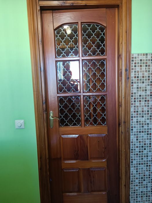 Двері з натуральної  мудрини. З коробкою.