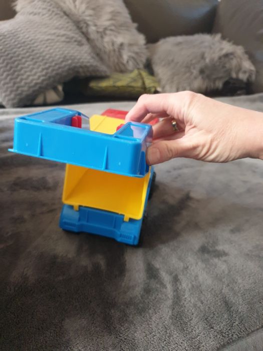 Dwie śmieciarki firmy Wader