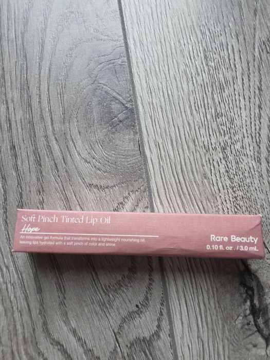 Blyszczyk olejek Rare Beauty Lip Oil Hope