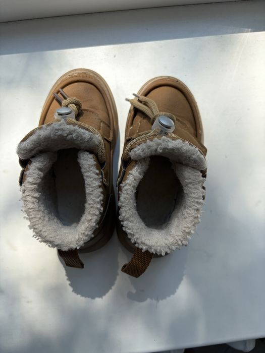 Продам зимові черевики, устілка 15,8 см