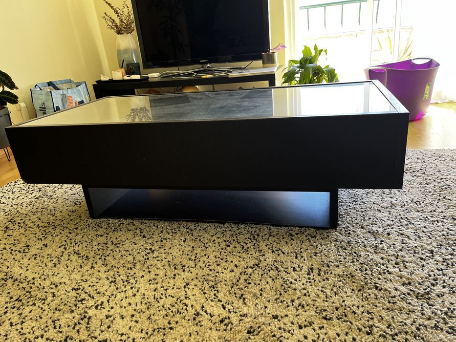 Mesa de centro Ikea, com vidro no tampo64751701648515121