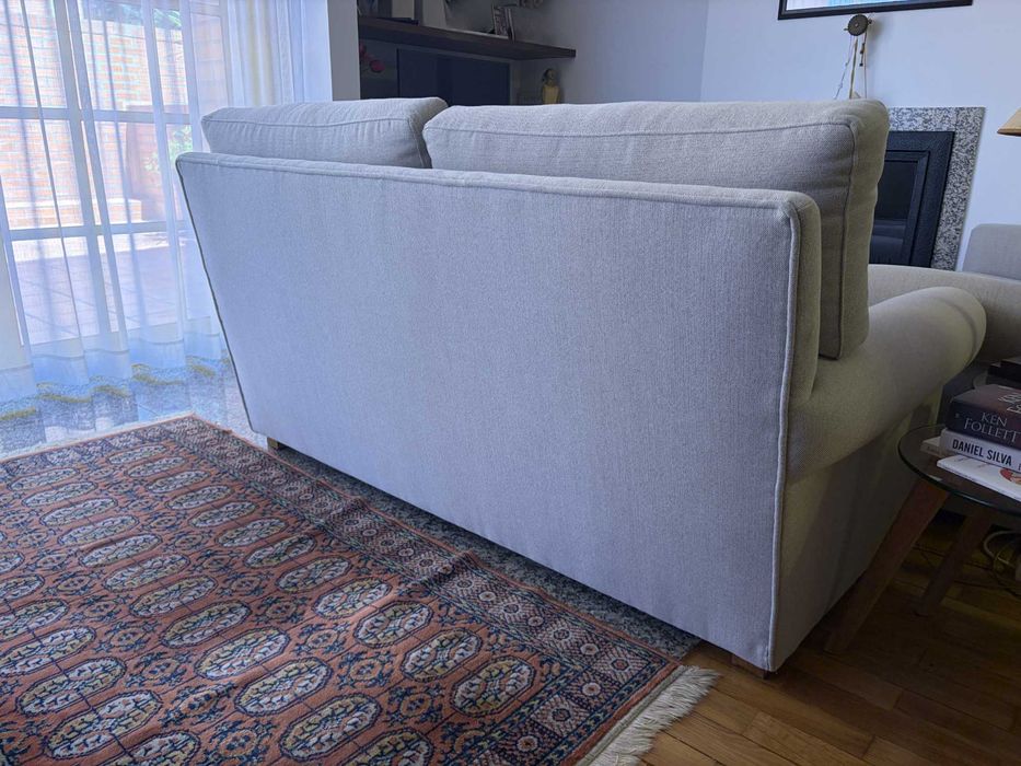 Conjunto de Sala: 2 Sofás de 2 Lugares + Banqueta/Puff (Tecido Cinza-Claro)