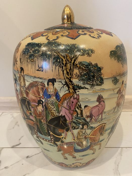 Porcelanowy wazon , waza chińska z pokrywką - duża !