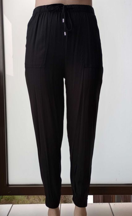Czarne eleganckie spodnie z gumką |M/38| H&M