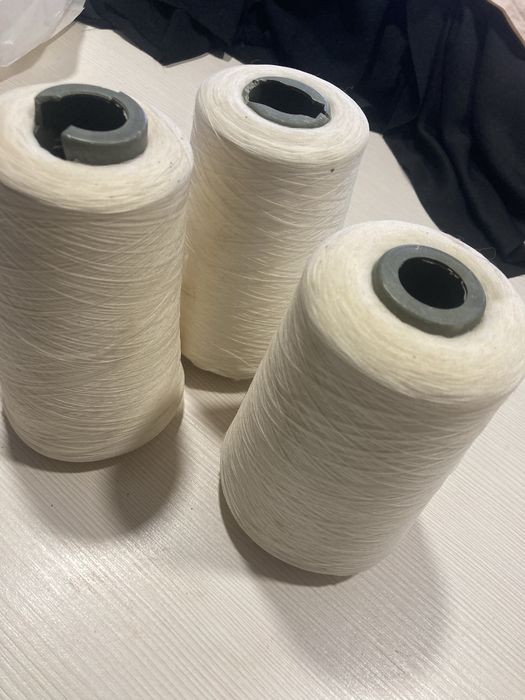 Нитки в бабіні для оверлоку