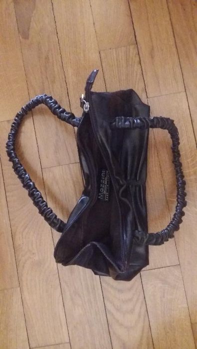 Bolsa / mala de mão castanha escura em pele