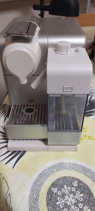 Maquina cafe delonghi latissima