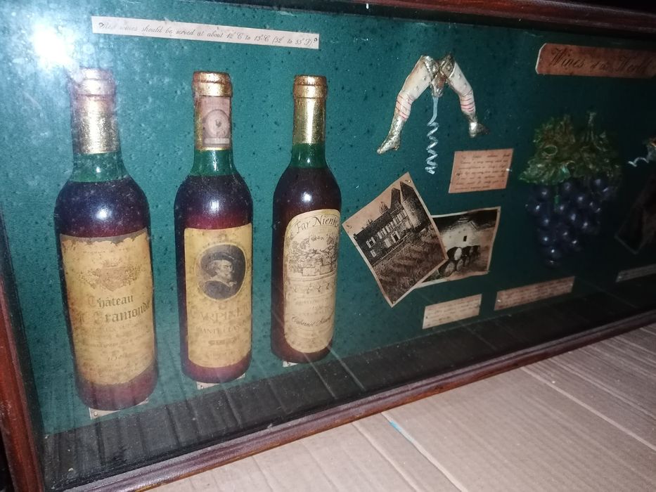 Moldura antiga vinhos tintos história exposição possibilidade de entre