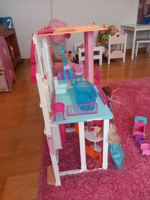 Casa da barbie mais bonecas