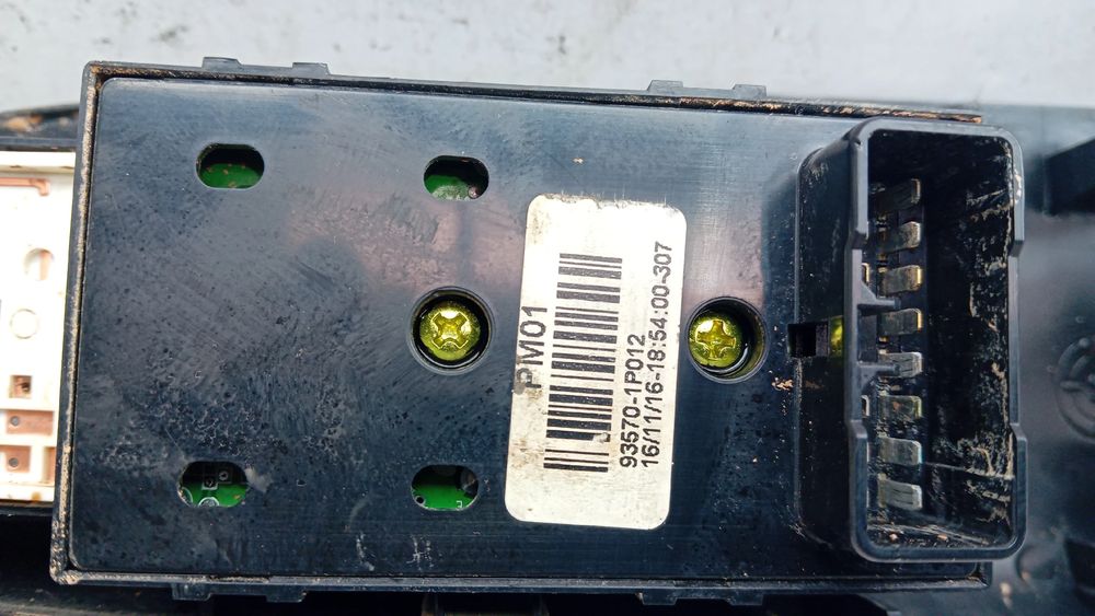 Comando / botão / interruptor vidros frente esquerdo KIA Venga Van (YN