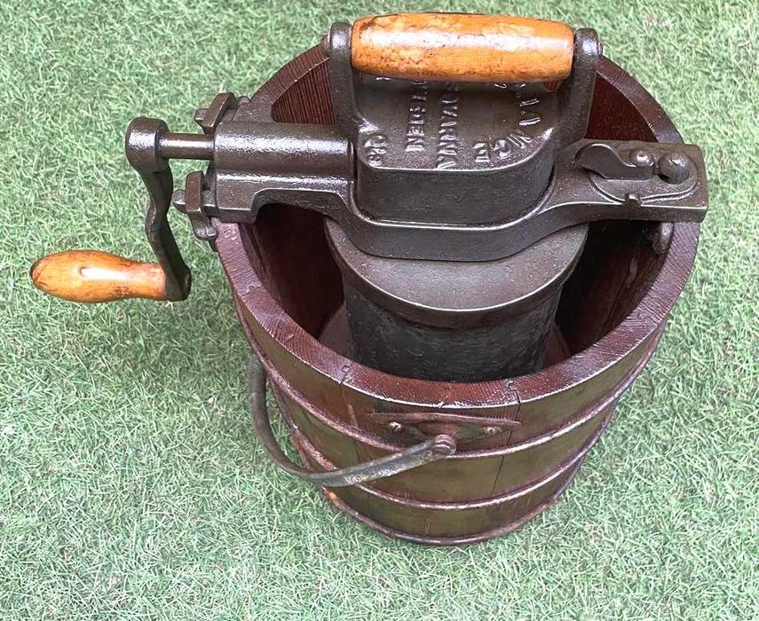Máquina de bater gelados antiga da Husqvarna, balde dos gelados