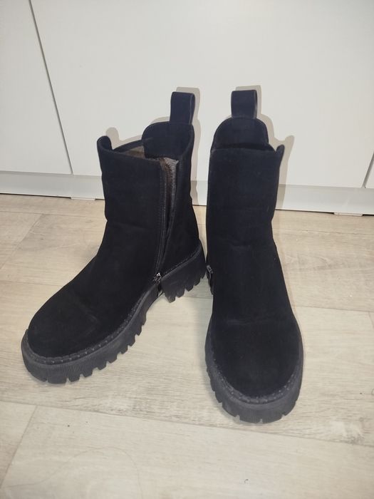 Ботінки замшеві.