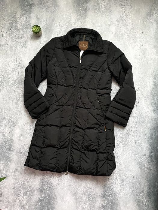 Жіночий пуховик Moncler