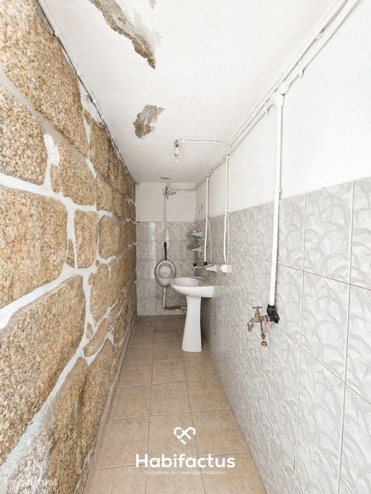 Moradia T3 para Remodelar em Bodiosa com Terreno