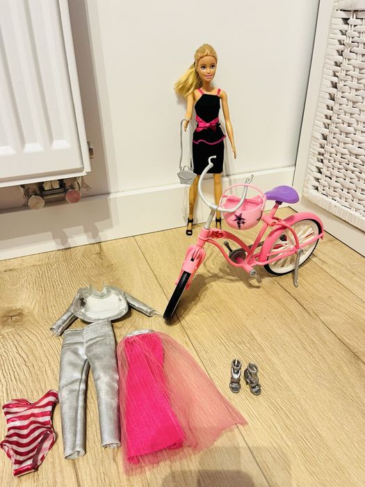 Barbie z rowerem