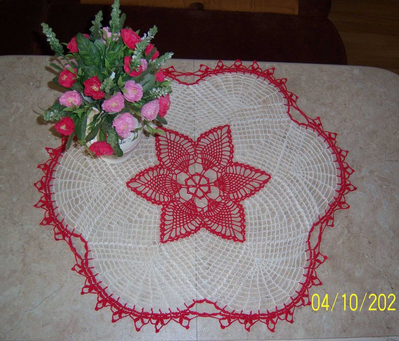 Салфетка ручной работы (крючком) 72 см