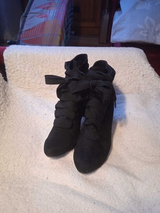 Botki damskie czarne na obcasie rozmiar 38 wielka okazja